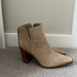 Vince Camuto welland bootie size 7 taupe/tan